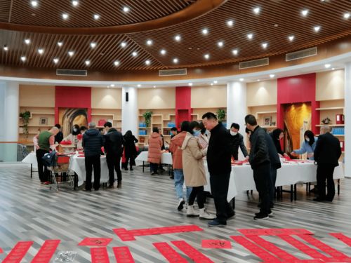 翰墨飄香送祝福 福建高院機關(guān)開展 寫春聯(lián) 送文化 活動